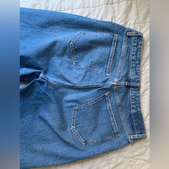 SOLD LOCALLY Abercrombie high rise 90s relaxed jeans - Picture 3 of 6